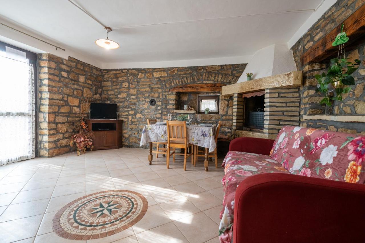 Apartment Larca Kanfanar Εξωτερικό φωτογραφία
